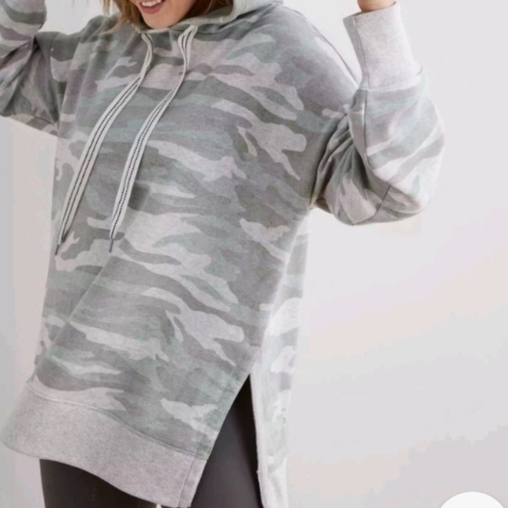 Aerie AEO Oversized Green Desert Camo Pullover Hoodie Sweatshirt Size Small
